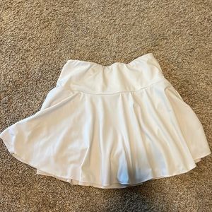 HALARA white tennis skirt